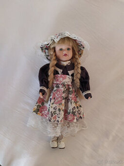 Predám dekoračnú bábiku s porcelánovou hlavou.