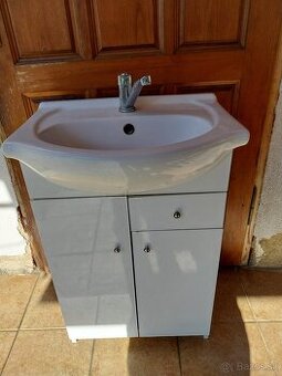 Skrinka do kúpeľne