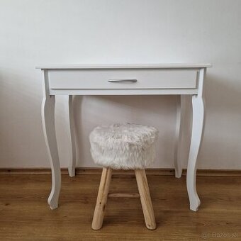 Toaletný stolík s taburetkou