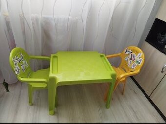 Detský stolík a stoličky