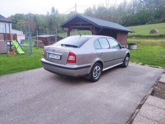 Zdravím predám škodu Octavia 1.6 Benzín.