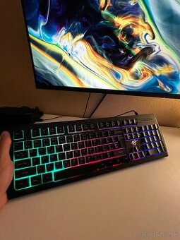 Set: Gaming klávesnica + myš Logitech G102 + monitor zdarma