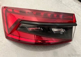 Svetlo Skoda Superb sedan lave