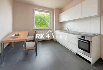 RK4 - REZERVOVANÉ - priestranný 3 izbový byt - 1