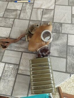 Stará plynová maska