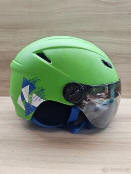 Lyžiarska prilba so štítom -