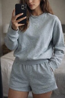 KRÁSNY TEPLÁKOVÝ KOMPLET značky PARI, PC 110 EUR