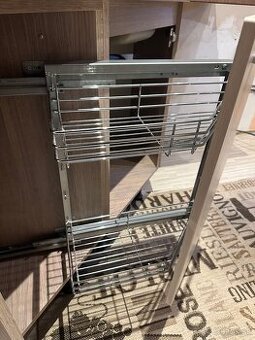 Výsuvný systém do kuchyne drôtený mechanizmus