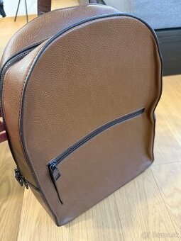 Hnedý kožený ruksak Zara