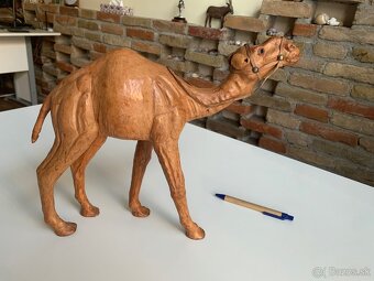 Predám starožitný predmet-Ťava-ručná práca z kože-Maroko