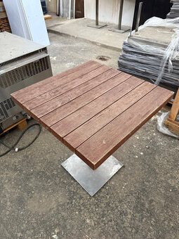 Predám jedálenský / barový stôl 70x70cm nerez noha