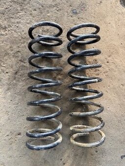 Lada niva zadné pružiny