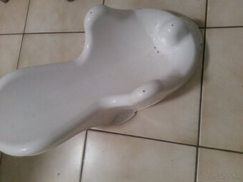 Lehátko do vane pre malé deti