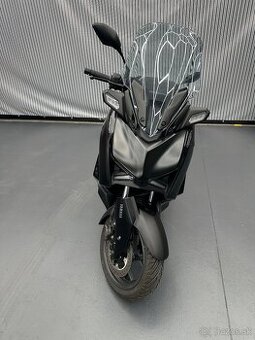 Yamaha XMAX 300 Tech – r. v. 2024 | 3 467 km | ako nový |