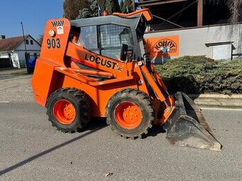 smykem řízený nakladač LOCUST 903