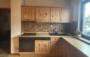 Kuchyně ze světlého masivu se spotřebiči,6479