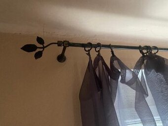 Krasna garniza v top stave ako nova