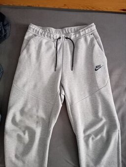 Šedé Nike Tech Fleece Nohavice (M)
