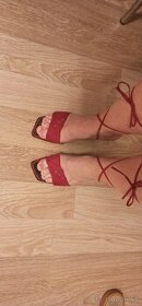 Nové letné viazacie červené topánky
