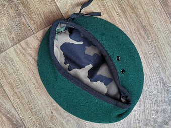 Vojenský baret