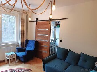 Priestranný 3-izbový byt (83 m²) s loggiou na prenájom