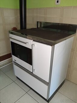 Sporak na pevné palivo