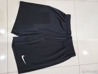 Predám krátke nohavice Nike
