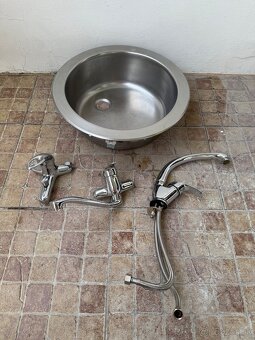 Predam toaletu/wc, umyvadla, vodovodne baterie, dvere