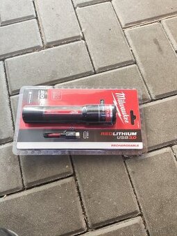 MILWAUKEE L4 USB Kompaktná aku lampa L4FL2000-301