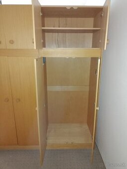 Staršia šatníková skriňa