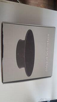 Motorizovaný stojan na tortu