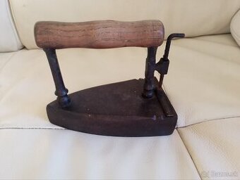 Starožitna mosadzná žehlička