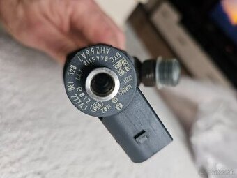 Vstrek bosch 04L130277 AJ