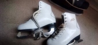 Predám detské dievčenské korčule veľkosť 34 a 215 9 eur /ks