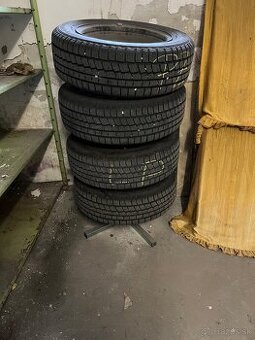 Stojan na pneumatiky