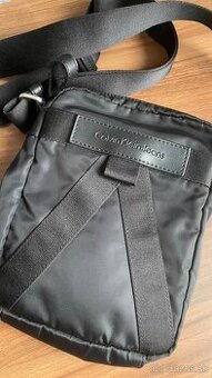 Taška cez plece Calvin Klein