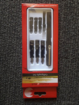 Kaligrafia fantasy vintage perá na tuš a atrament