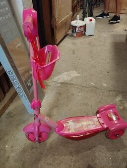 Dievčenska kolobežka