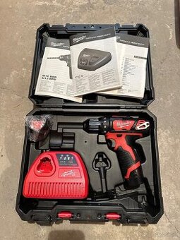 Milwaukee aku vŕtačka / skrutkovač M12 BDD-201C