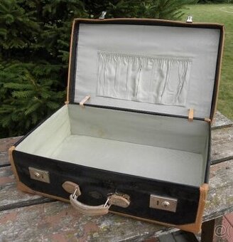 ✅Predám veľmi zachovalý cestovný kufor zo 60tych rokov 20.st
