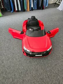 Elektricke autíčko Audi e tron