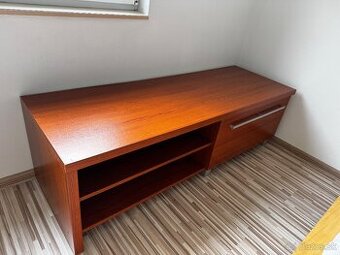Skrinka pod TV