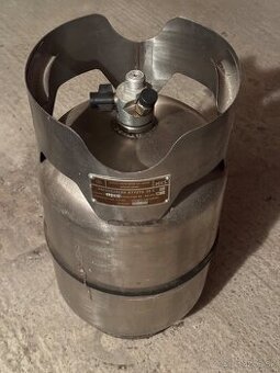 Predám 25l kyvetu a bombu