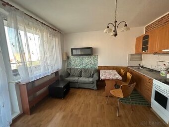 2garsónka so skvelou polohou na začiatku Petržalky