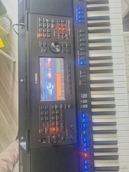 Yamaha PSR SX 700