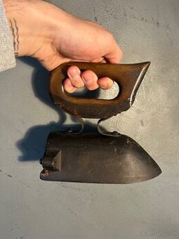 Starožitná žehlička s kameňom I retro I vintage