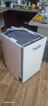 Predám umývačku riadu za 120eur väčšiu a 60 eur menšiu