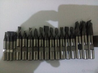 Tvrdokovové drážkovače.