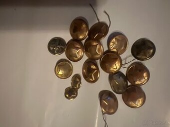 Vojenské gombíky cena spolu 5€