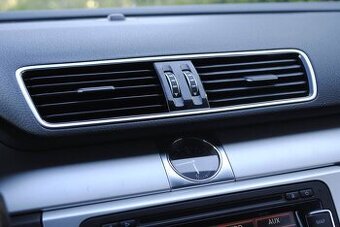 PODSVIETENE VYDUCHY VENTILACIE PASSAT